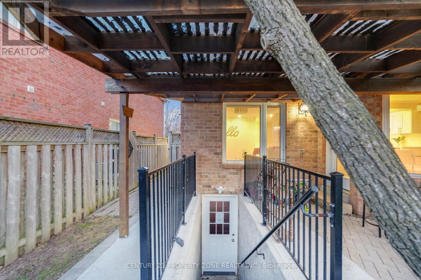 4 Garbutt Crescent, Brampton, Ontario  L6X 3G5 - Photo 28 - W12974766