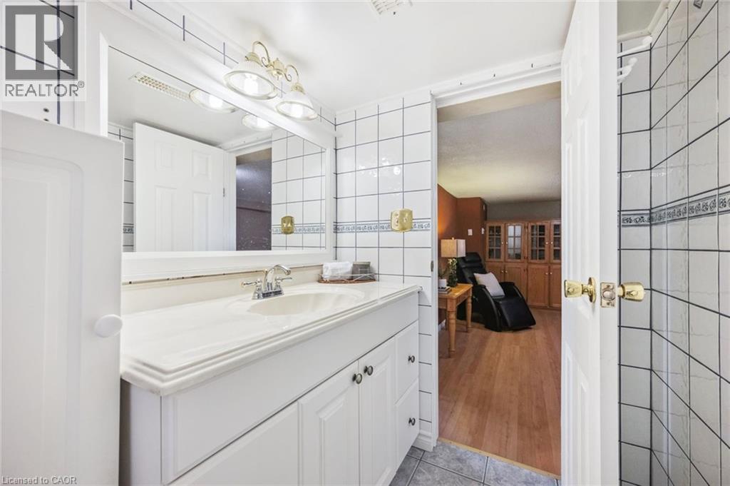 120 Lorraine Avenue, Kitchener, Ontario  N2B 2N2 - Photo 31 - 40818797