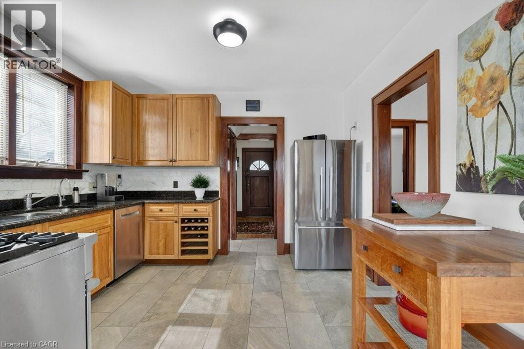 859 Queen's Boulevard, Kitchener, Ontario  N2M 1A6 - Photo 4 - 40817769