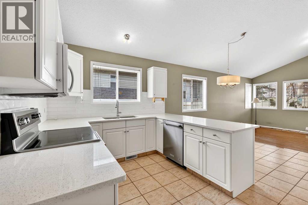 711 Diamond Court SE, Calgary, Alberta  T2J 7E2 - Photo 15 - A2300046