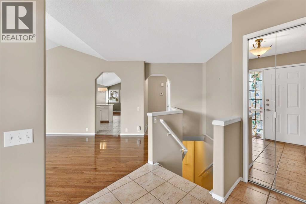 711 Diamond Court SE, Calgary, Alberta  T2J 7E2 - Photo 11 - A2300046