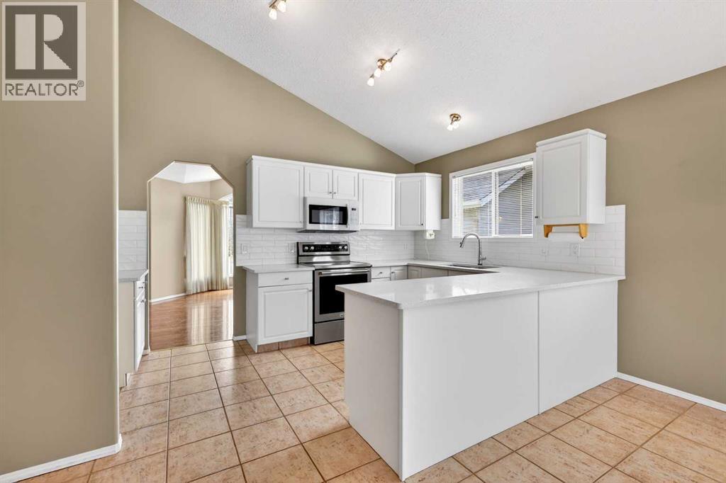 711 Diamond Court SE, Calgary, Alberta  T2J 7E2 - Photo 21 - A2300046