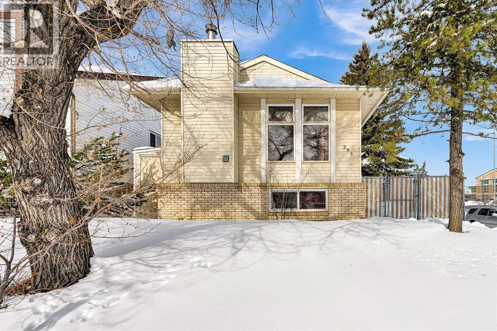 295 Edgepark Boulevard NW, Calgary, Alberta  T3A 4K4 - Photo 2 - A2299848