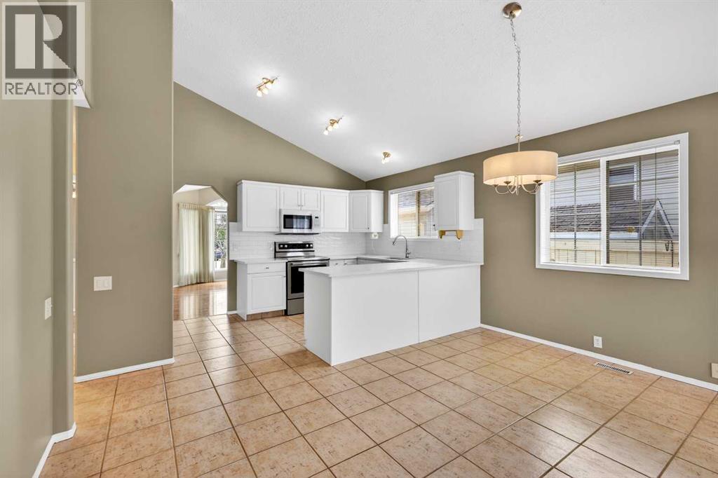 711 Diamond Court SE, Calgary, Alberta  T2J 7E2 - Photo 25 - A2300046