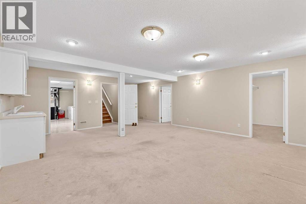 711 Diamond Court SE, Calgary, Alberta  T2J 7E2 - Photo 37 - A2300046