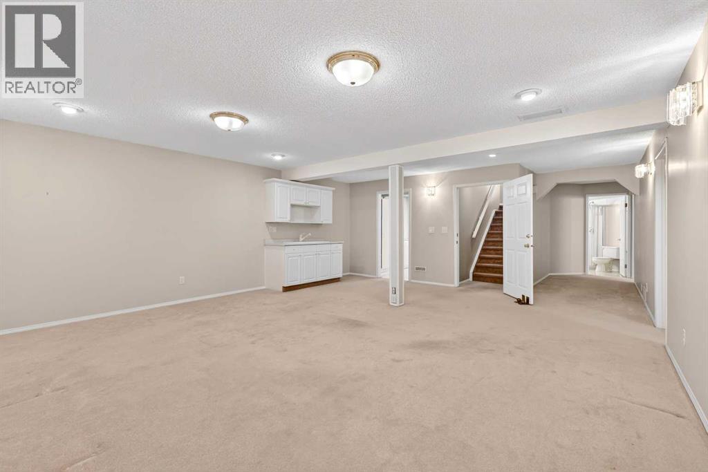 711 Diamond Court SE, Calgary, Alberta  T2J 7E2 - Photo 36 - A2300046