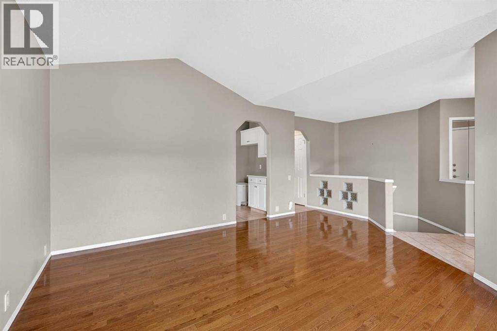 711 Diamond Court SE, Calgary, Alberta  T2J 7E2 - Photo 13 - A2300046