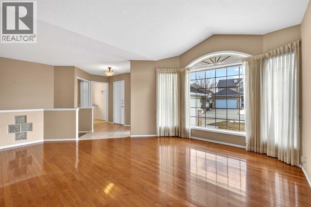 711 Diamond Court SE, Calgary, Alberta  T2J 7E2 - Photo 12 - A2300046