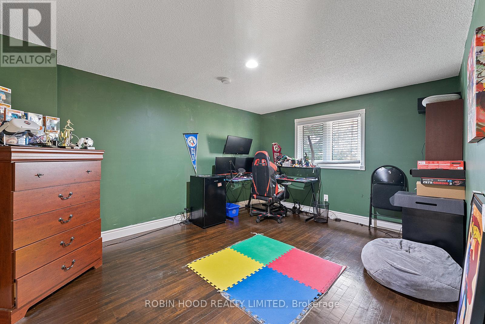 22 Strangway Court, Brampton, Ontario  L6Z 4L4 - Photo 17 - W12968502