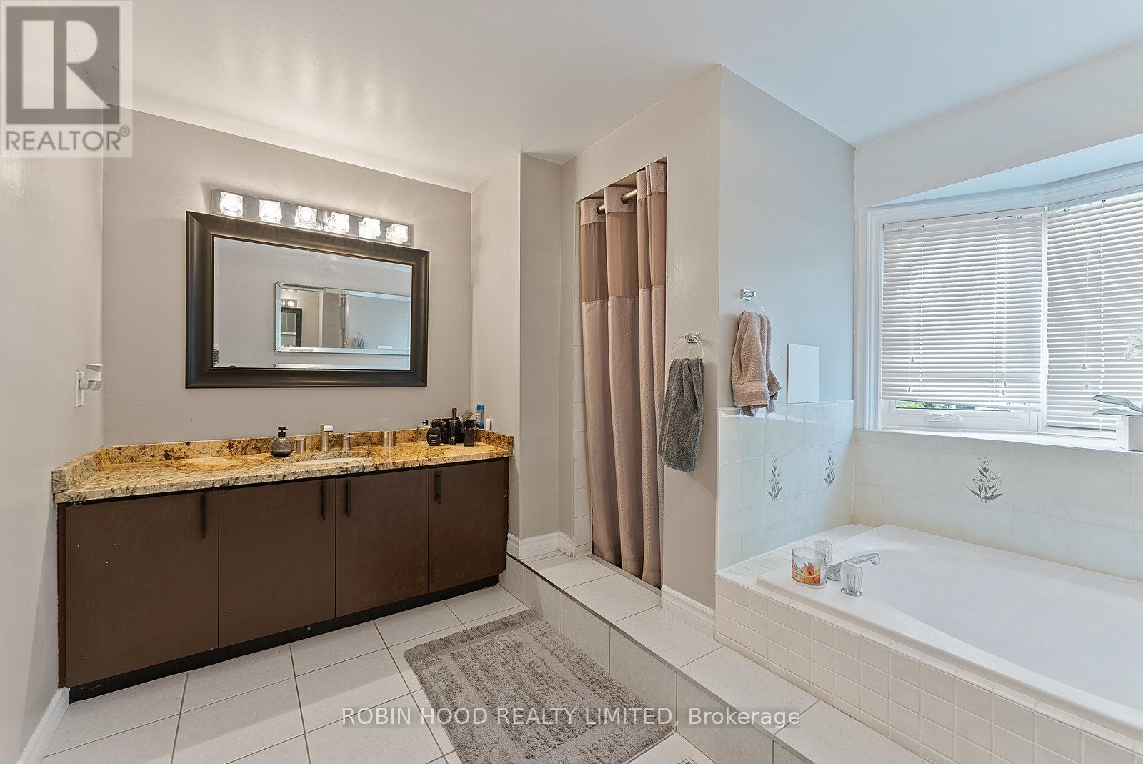 22 Strangway Court, Brampton, Ontario  L6Z 4L4 - Photo 20 - W12968502