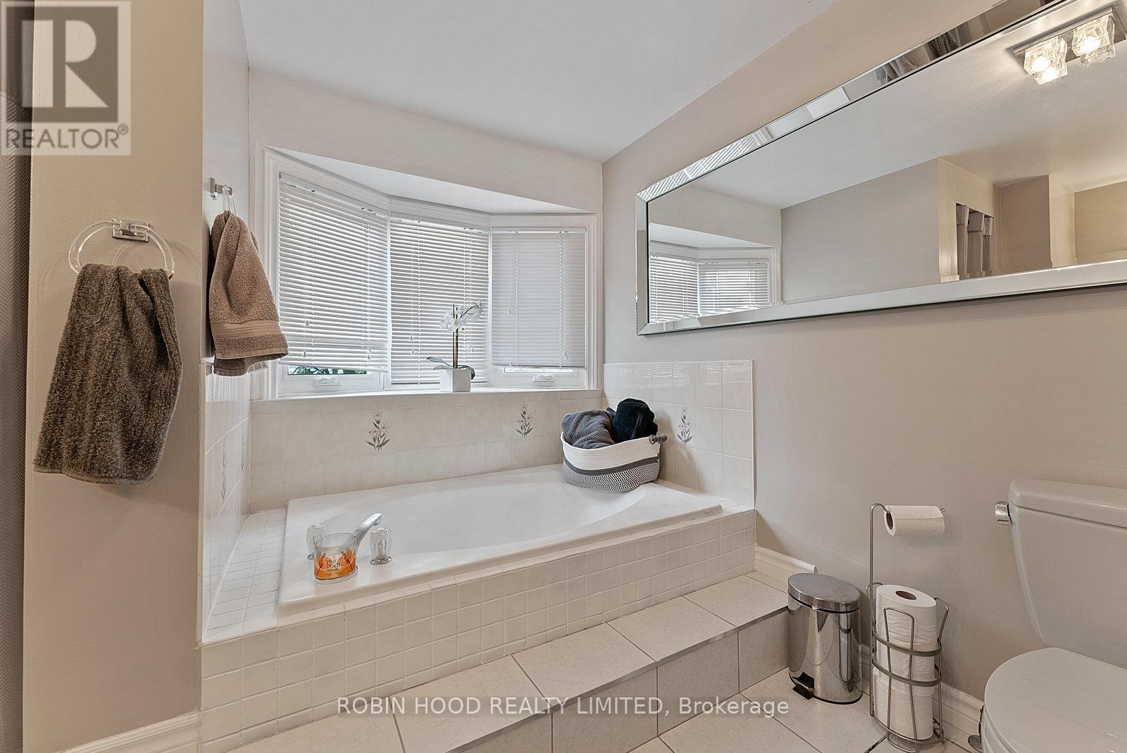 22 Strangway Court, Brampton, Ontario  L6Z 4L4 - Photo 21 - W12968502