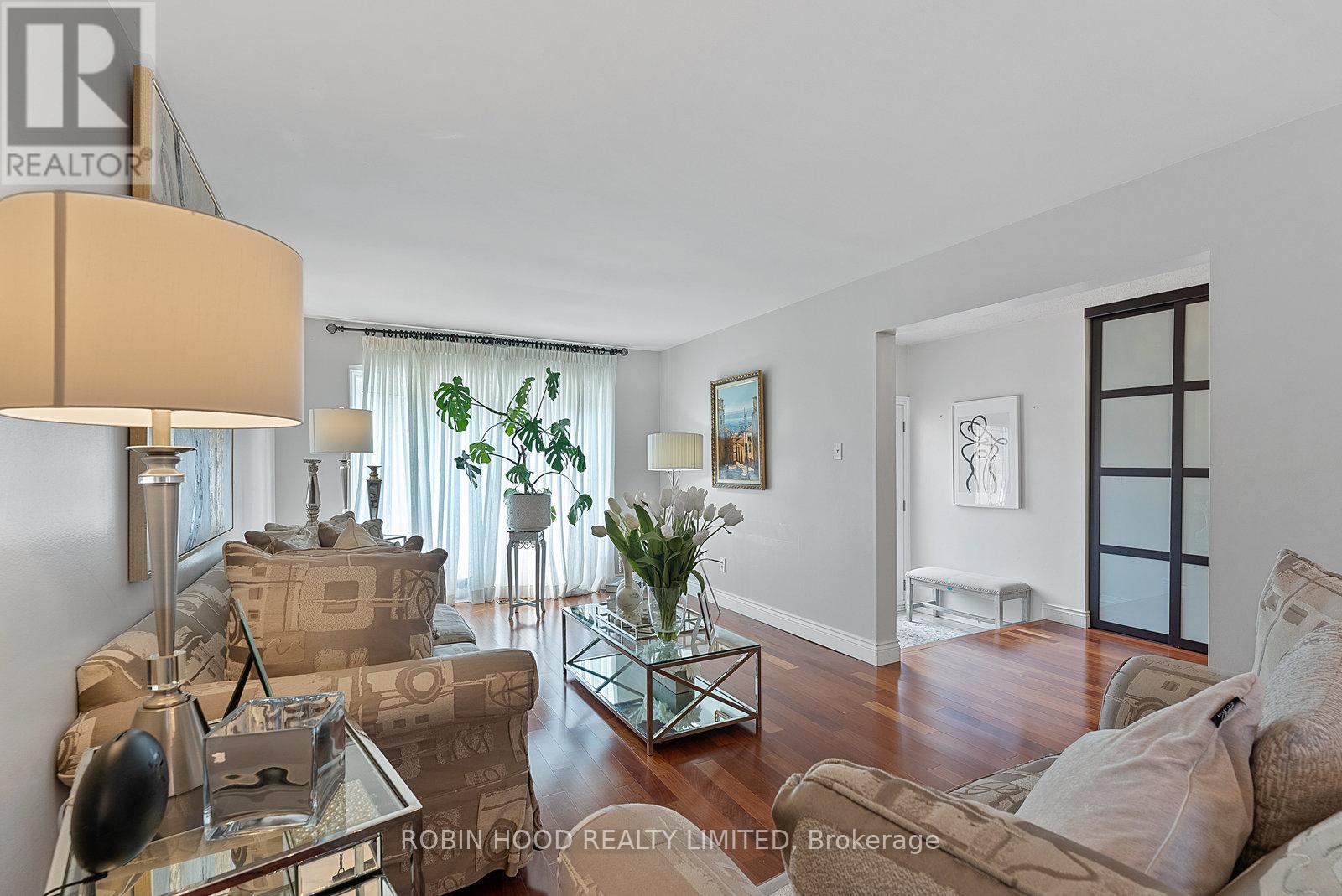 22 Strangway Court, Brampton, Ontario  L6Z 4L4 - Photo 8 - W12968502