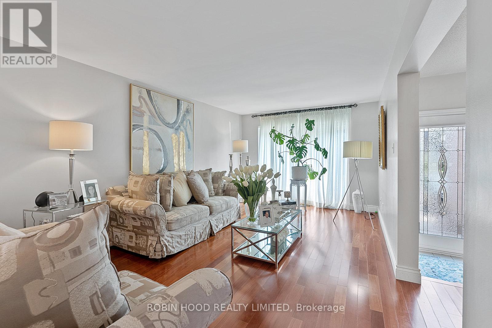 22 Strangway Court, Brampton, Ontario  L6Z 4L4 - Photo 9 - W12968502