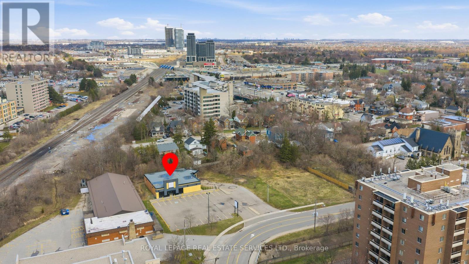 51 Millside Drive, Milton, Ontario  L9T 1S8 - Photo 4 - W12985908