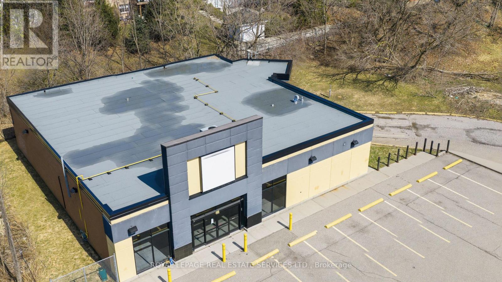 51 Millside Drive, Milton, Ontario  L9T 1S8 - Photo 5 - W12985908