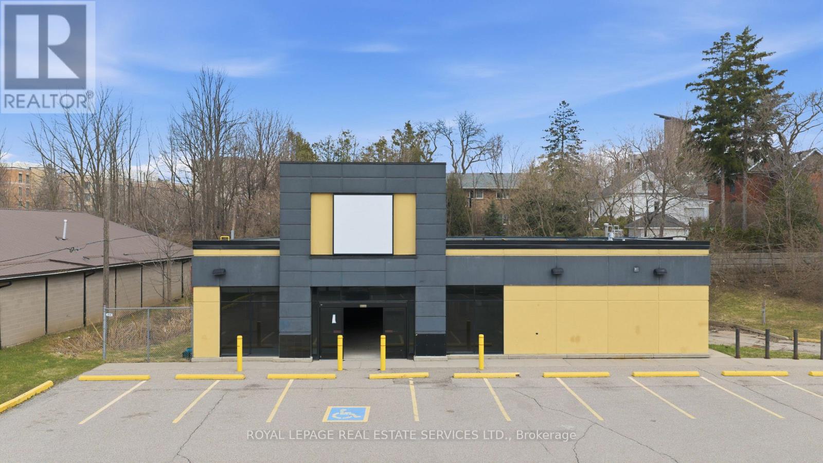 51 Millside Drive, Milton, Ontario  L9T 1S8 - Photo 7 - W12985908