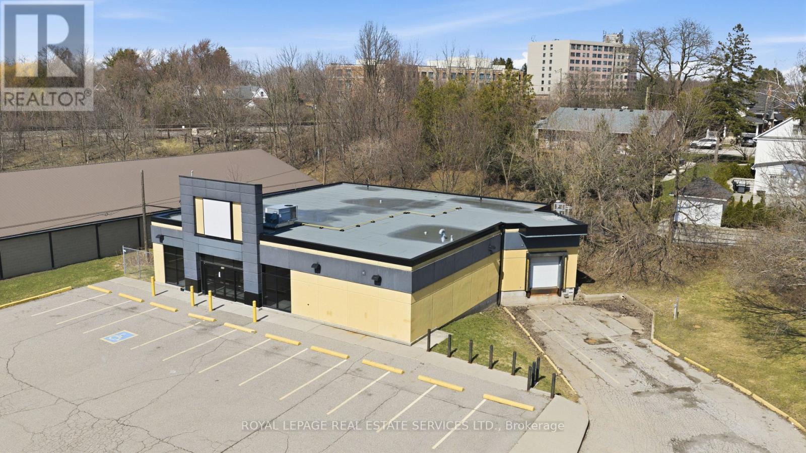 51 Millside Drive, Milton, Ontario  L9T 1S8 - Photo 8 - W12985908