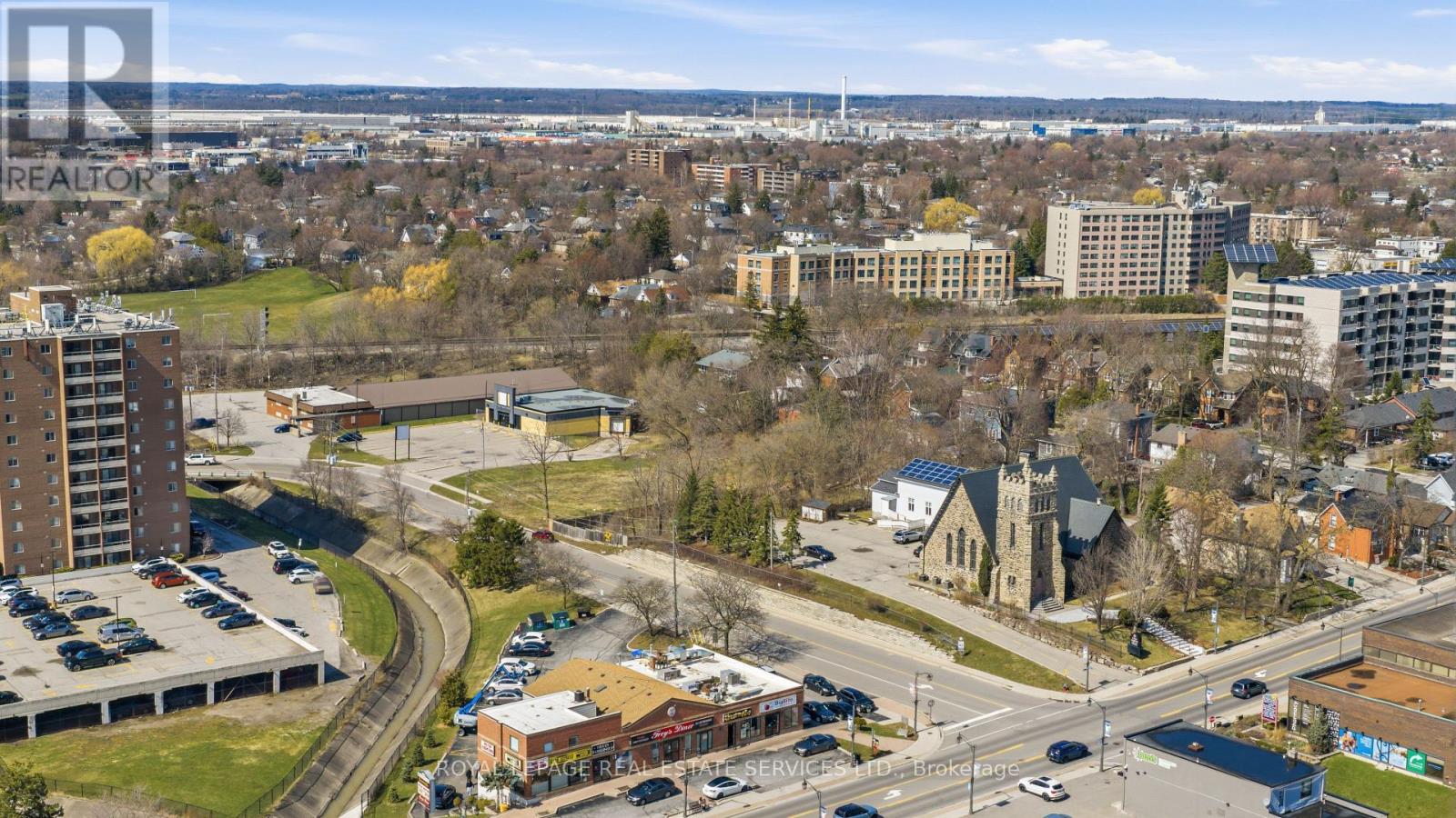 51 Millside Drive, Milton, Ontario  L9T 1S8 - Photo 9 - W12985908