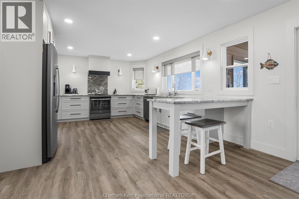 17938 Lakeshore Road, Rondeau Park, Ontario  N0P 1X0 - Photo 5 - 26007245