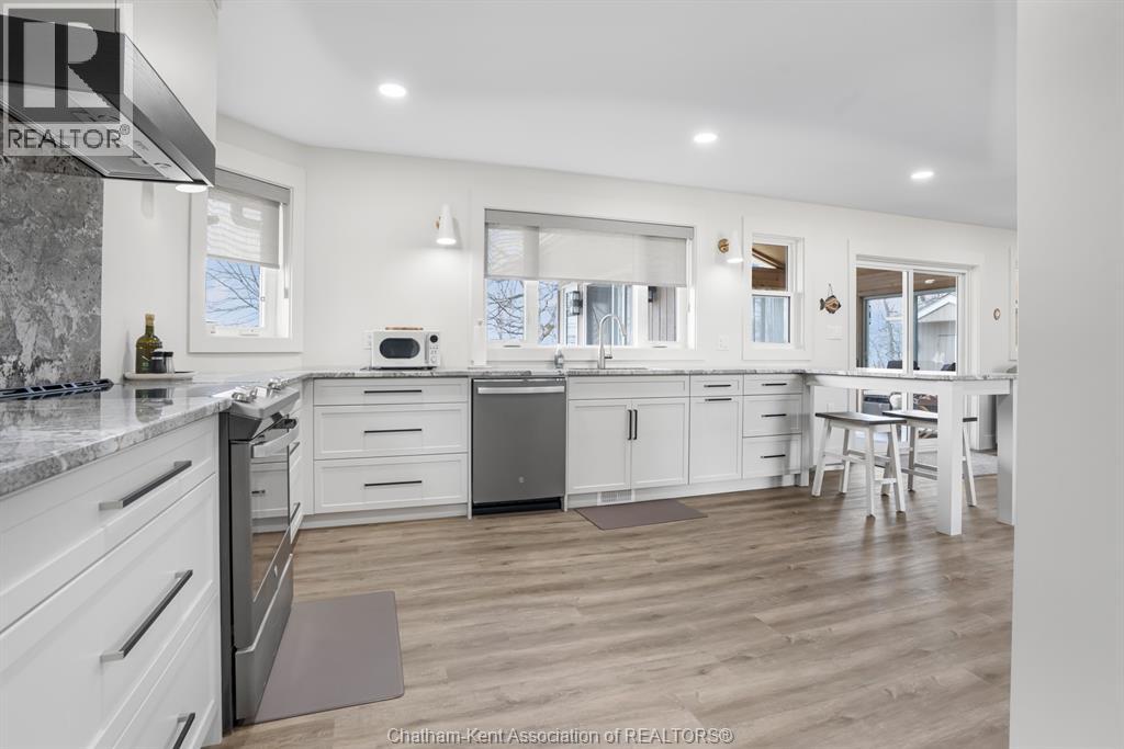 17938 Lakeshore Road, Rondeau Park, Ontario  N0P 1X0 - Photo 4 - 26007245