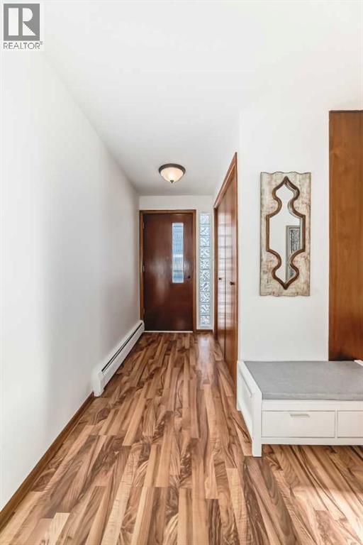 207 6a Avenue, Three Hills, Alberta  T0M 2A0 - Photo 3 - A2295128