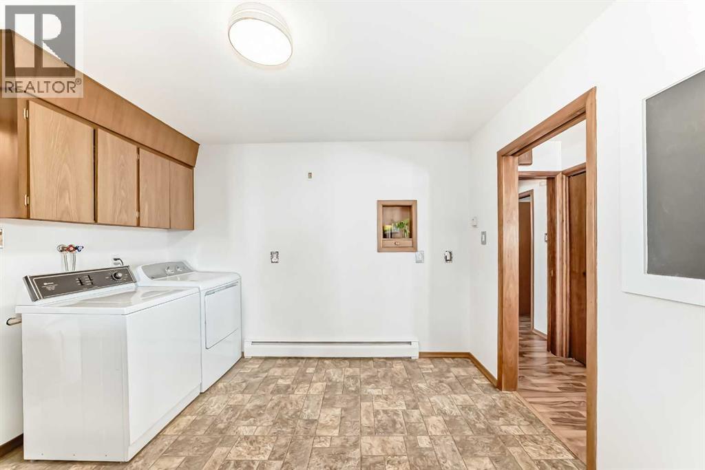 207 6a Avenue, Three Hills, Alberta  T0M 2A0 - Photo 10 - A2295128