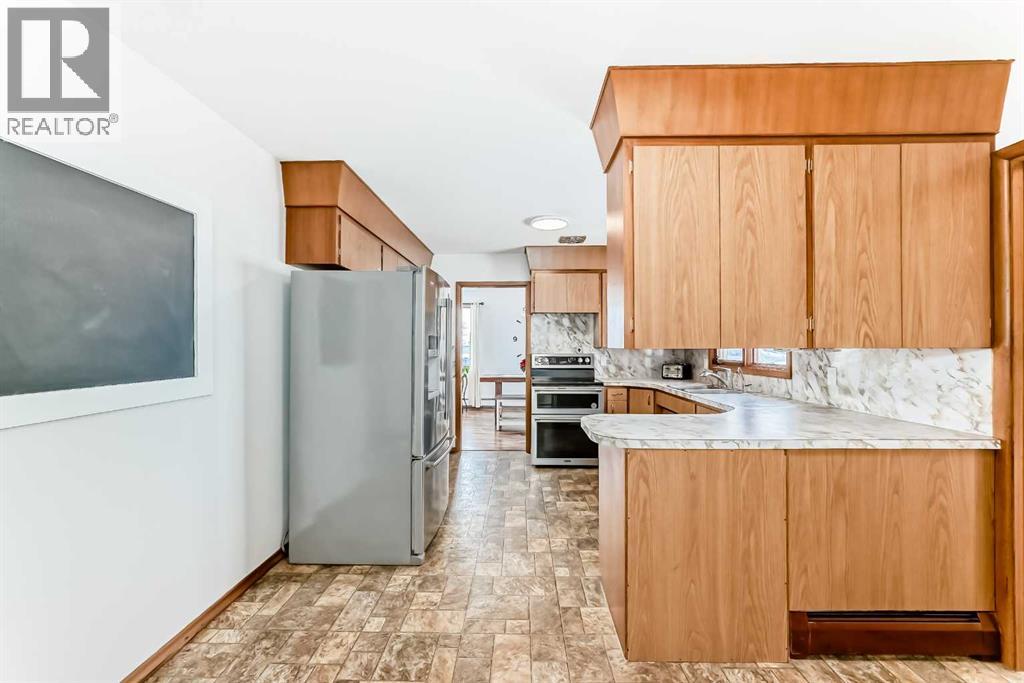 207 6a Avenue, Three Hills, Alberta  T0M 2A0 - Photo 4 - A2295128