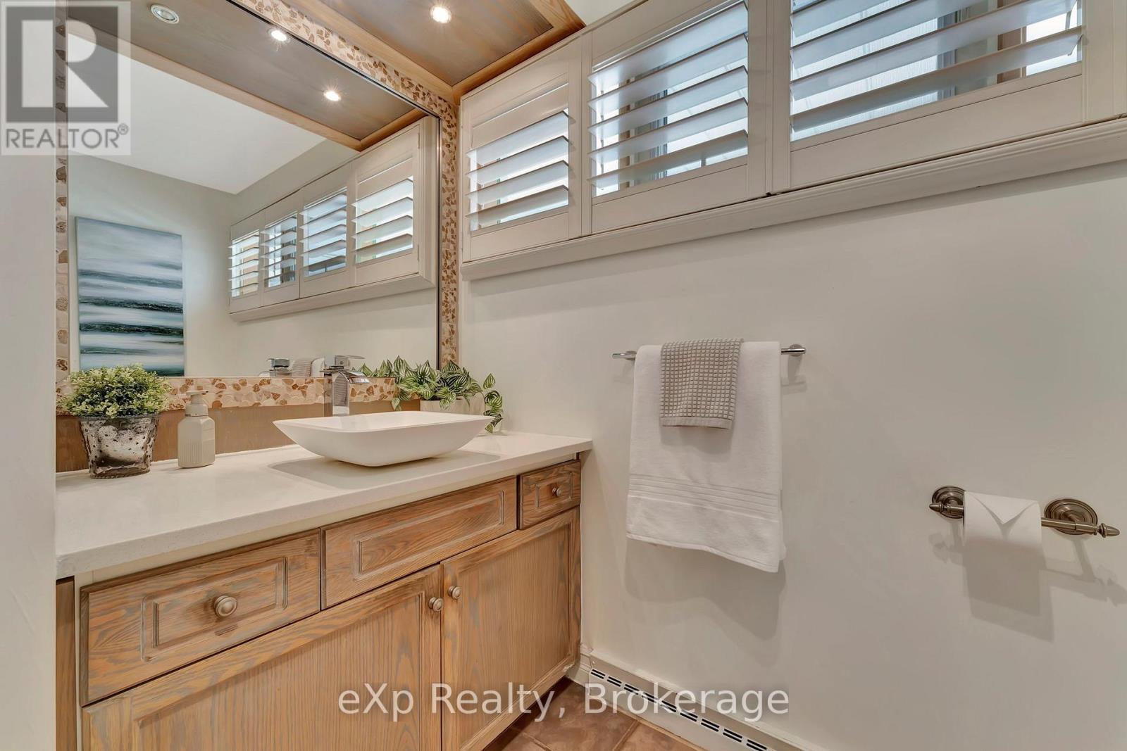 5 Orchard Crescent, Guelph, Ontario  N1E 1W9 - Photo 35 - X12985990