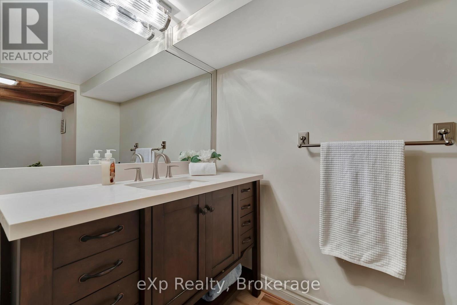 5 Orchard Crescent, Guelph, Ontario  N1E 1W9 - Photo 39 - X12985990