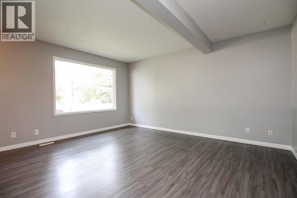 36 Mcblane Close, Red Deer, Alberta  T4R 1W6 - Photo 6 - A2292941