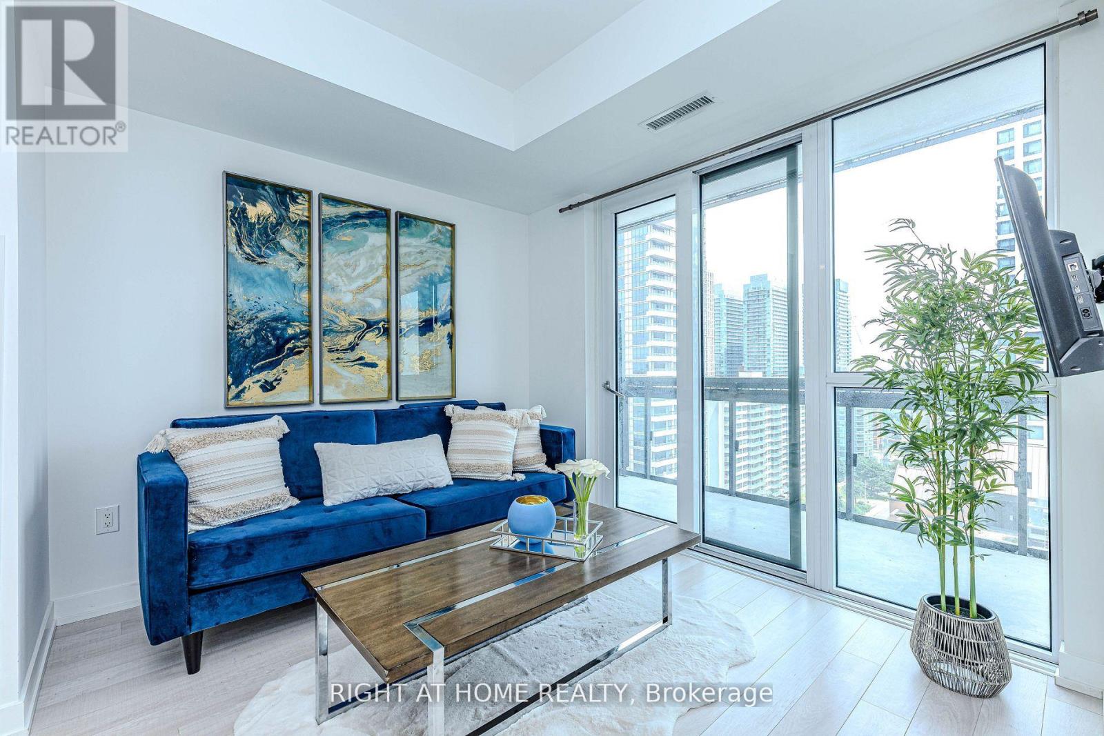 1301 - 39 Roehampton Avenue, Toronto, Ontario  M4P 0G1 - Photo 2 - C12985930