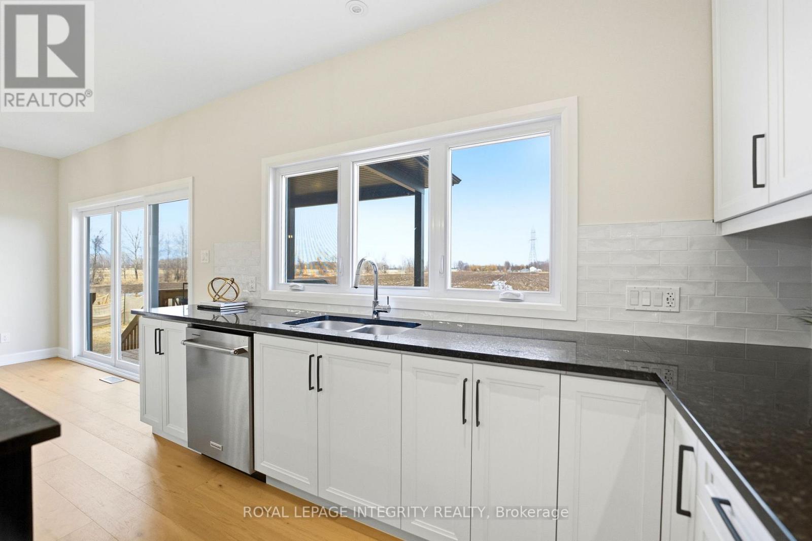 451 Moonlight Drive, Russell, Ontario  K4R 0L1 - Photo 13 - X12985946