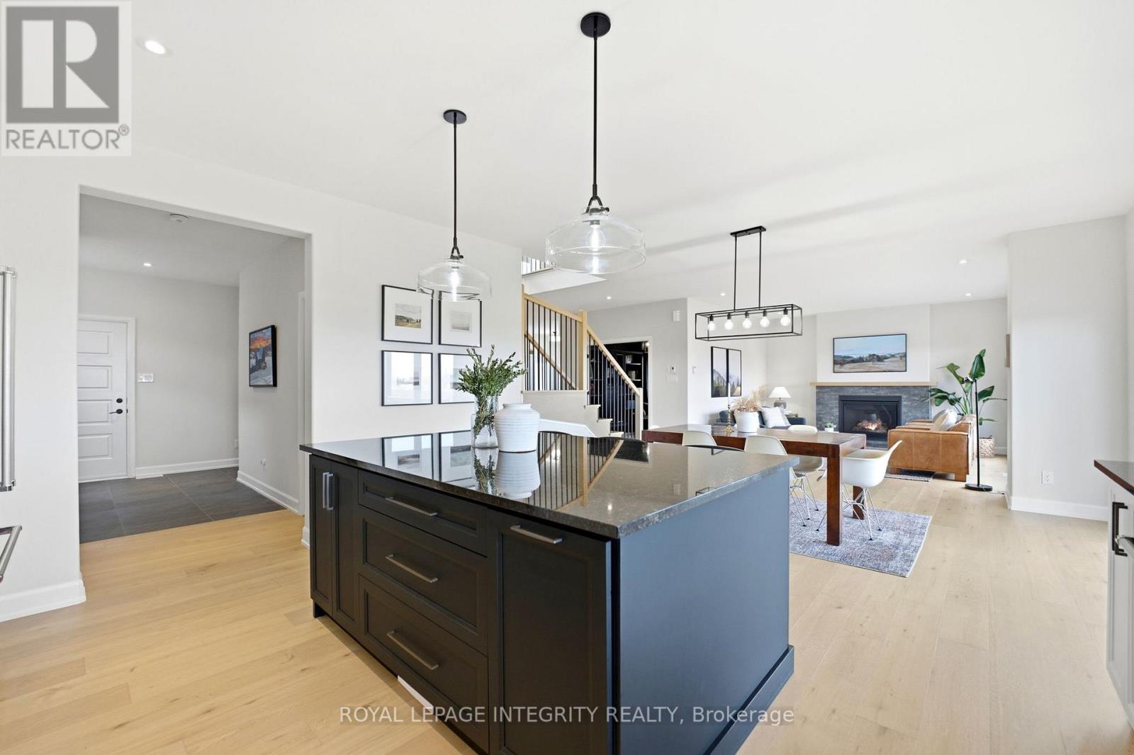 451 Moonlight Drive, Russell, Ontario  K4R 0L1 - Photo 14 - X12985946