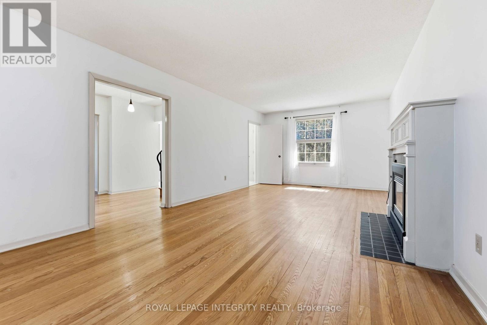 1842 Playfair Drive, Ottawa, Ontario  K1H 5S1 - Photo 3 - X12985952