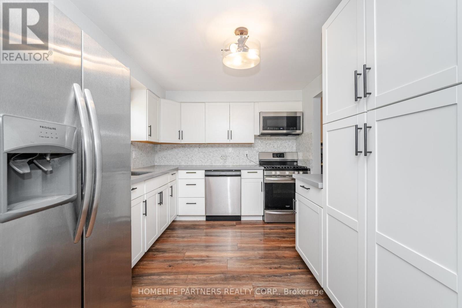 749 Happyvale Drive, Innisfil, Ontario  L9S 2E6 - Photo 11 - N12985970