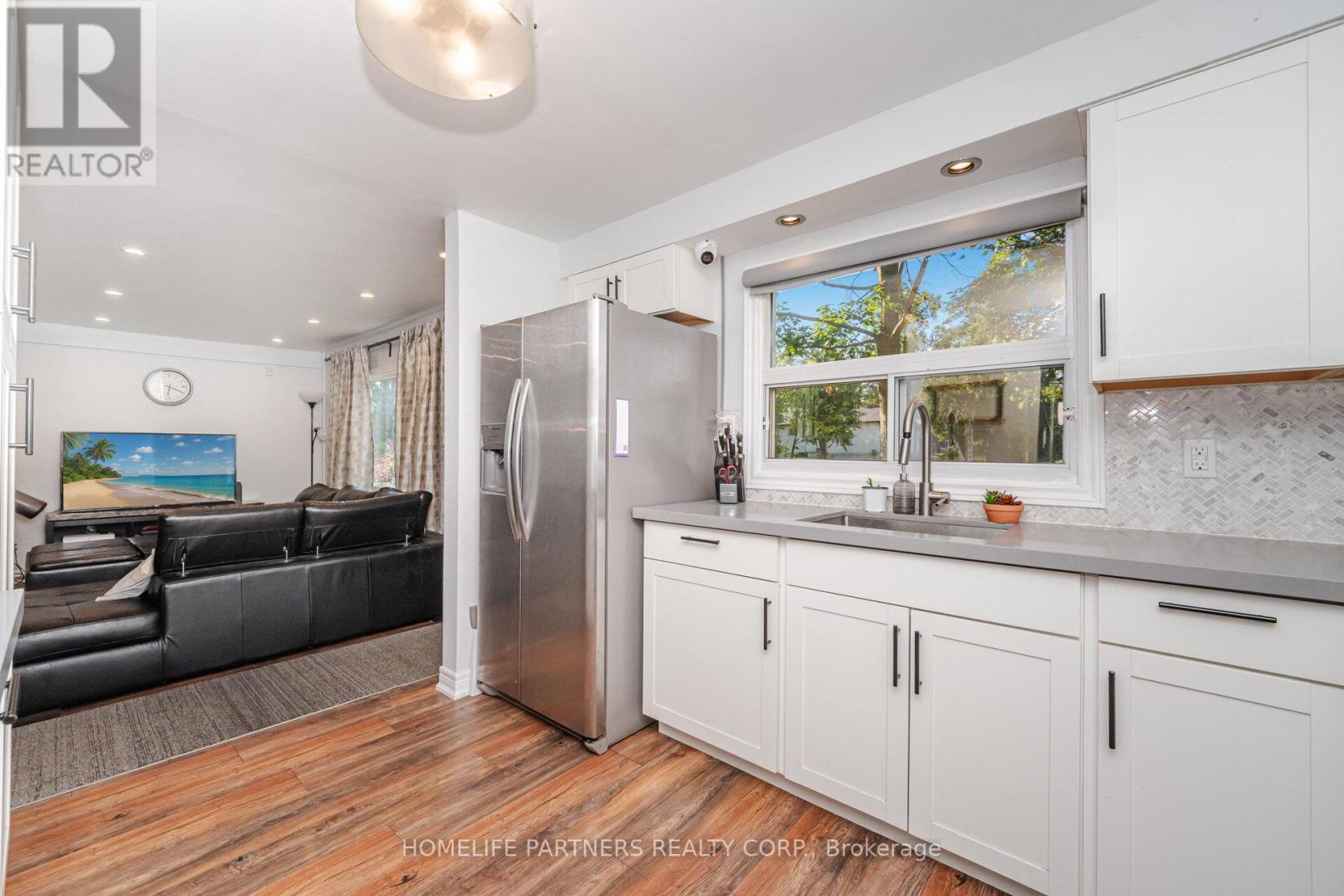 749 Happyvale Drive, Innisfil, Ontario  L9S 2E6 - Photo 12 - N12985970