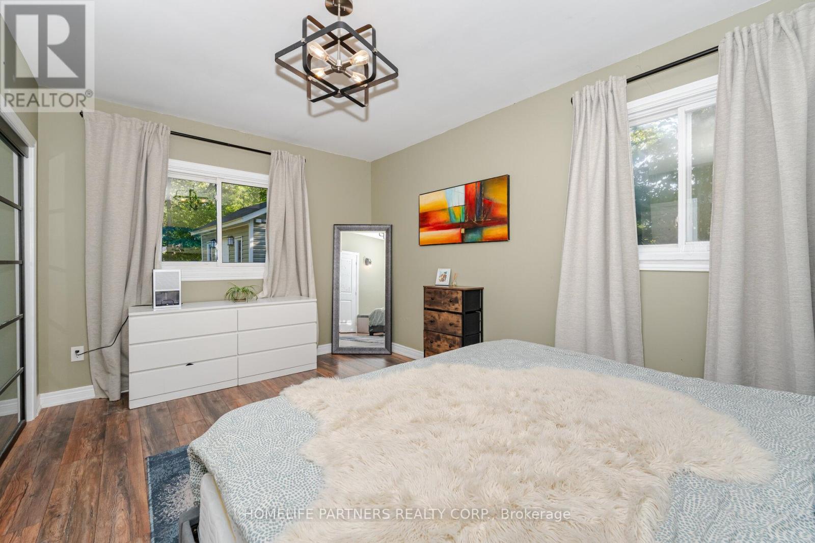 749 Happyvale Drive, Innisfil, Ontario  L9S 2E6 - Photo 19 - N12985970