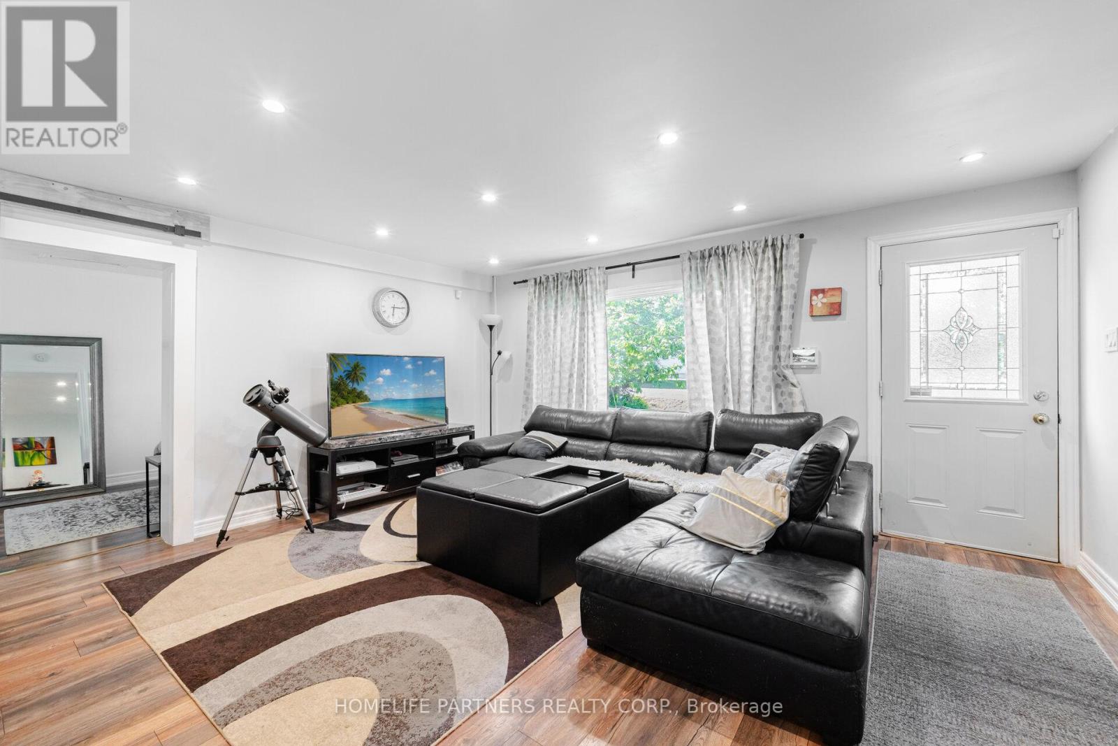 749 Happyvale Drive, Innisfil, Ontario  L9S 2E6 - Photo 4 - N12985970