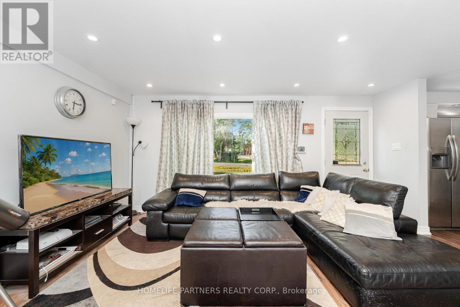 749 Happyvale Drive, Innisfil, Ontario  L9S 2E6 - Photo 5 - N12985970