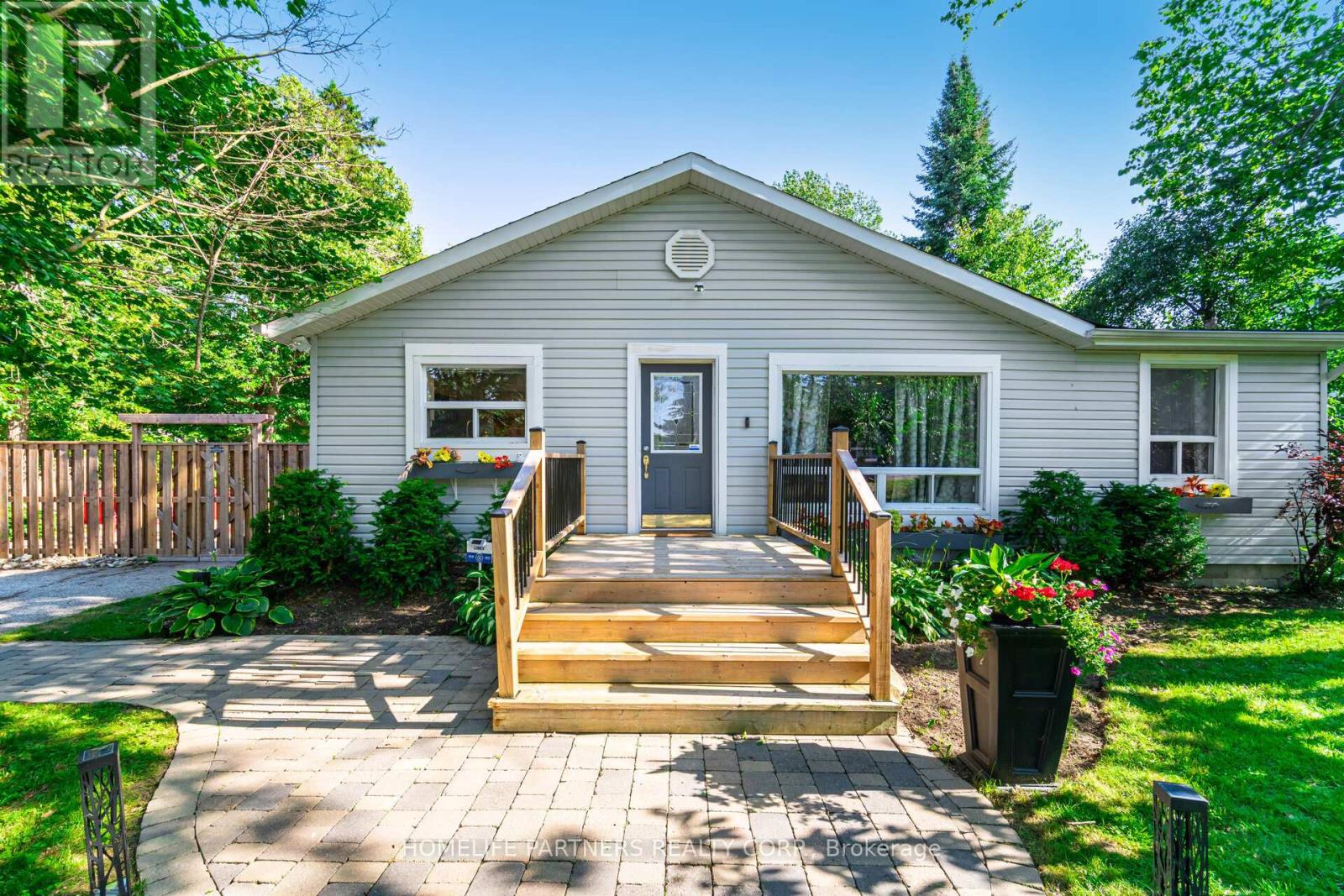 749 Happyvale Drive, Innisfil, Ontario  L9S 2E6 - Photo 1 - N12985972