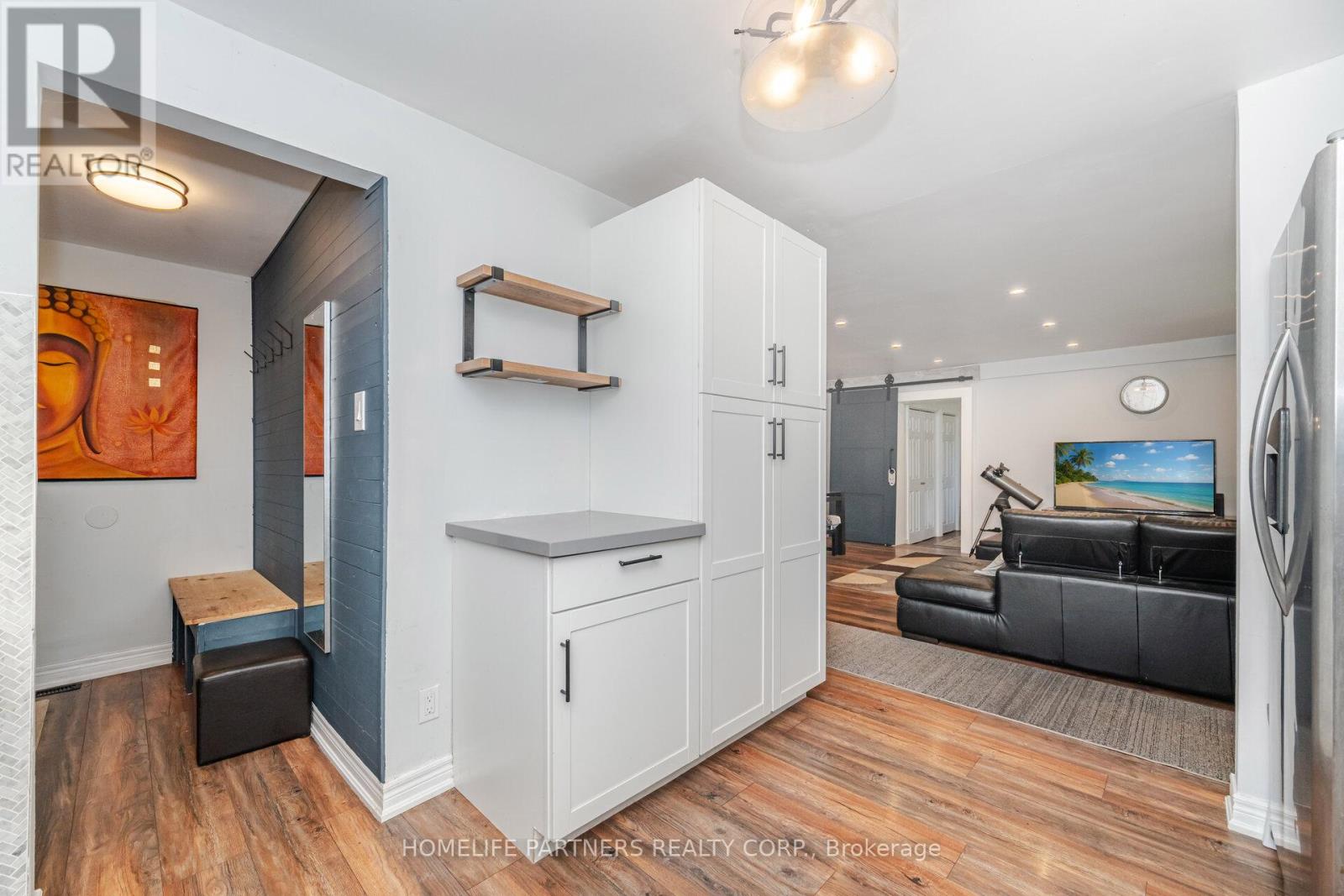 749 Happyvale Drive, Innisfil, Ontario  L9S 2E6 - Photo 14 - N12985972