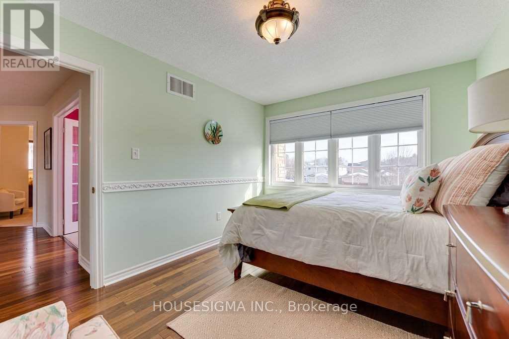 129 Gore Drive, Barrie (Ardagh), Ontario  L4N 0A8 - Photo 12 - S12985920