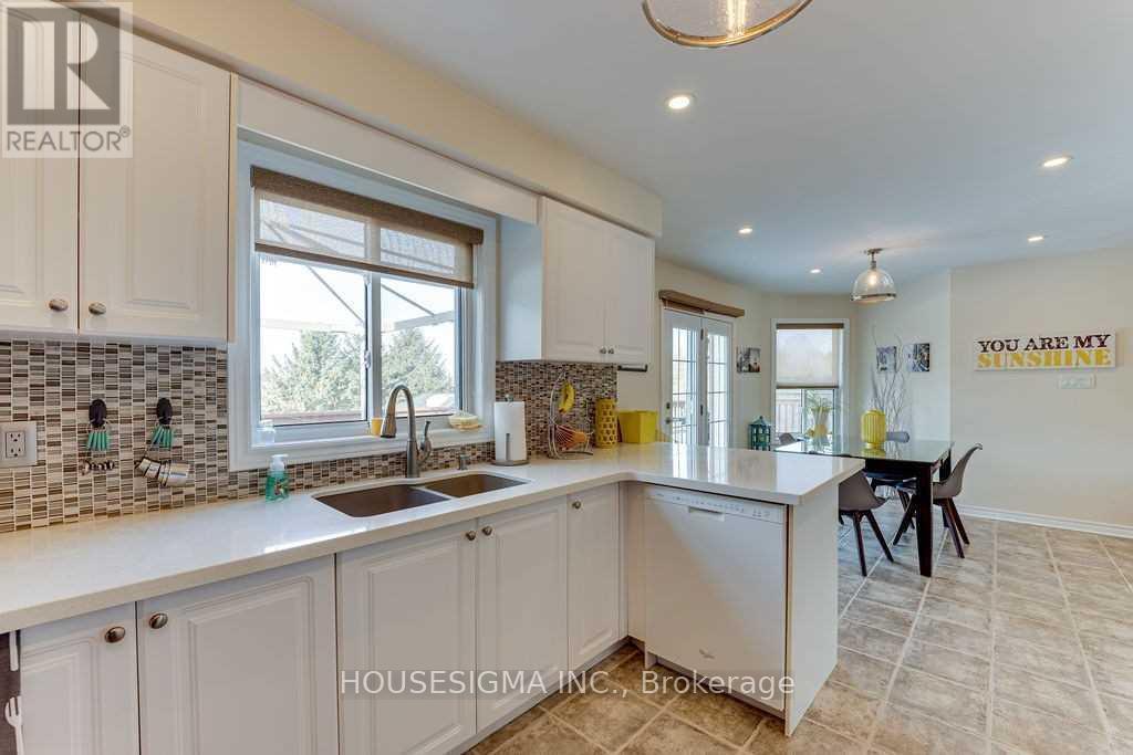 129 Gore Drive, Barrie (Ardagh), Ontario  L4N 0A8 - Photo 15 - S12985920