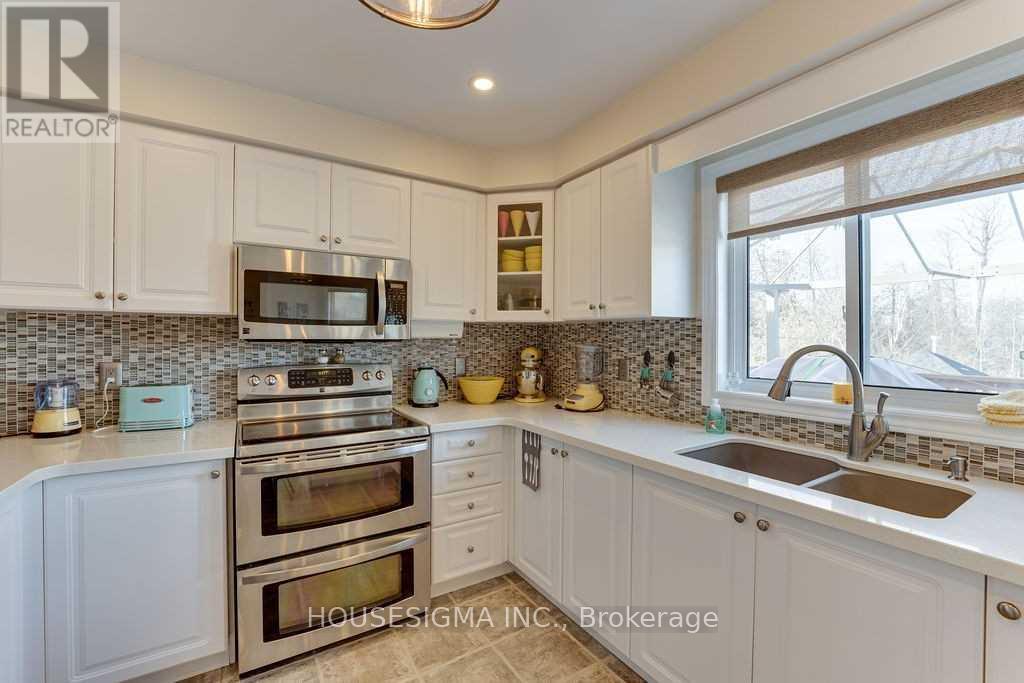 129 Gore Drive, Barrie (Ardagh), Ontario  L4N 0A8 - Photo 16 - S12985920