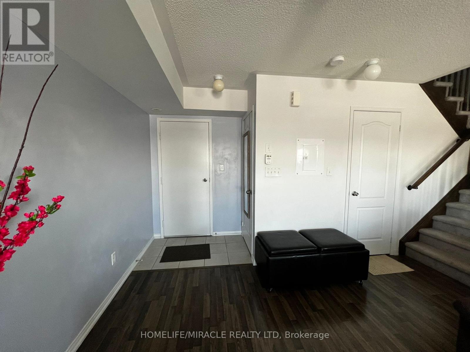 16 - 2504 Post Road N, Oakville, Ontario  L6H 0K1 - Photo 2 - W12985986