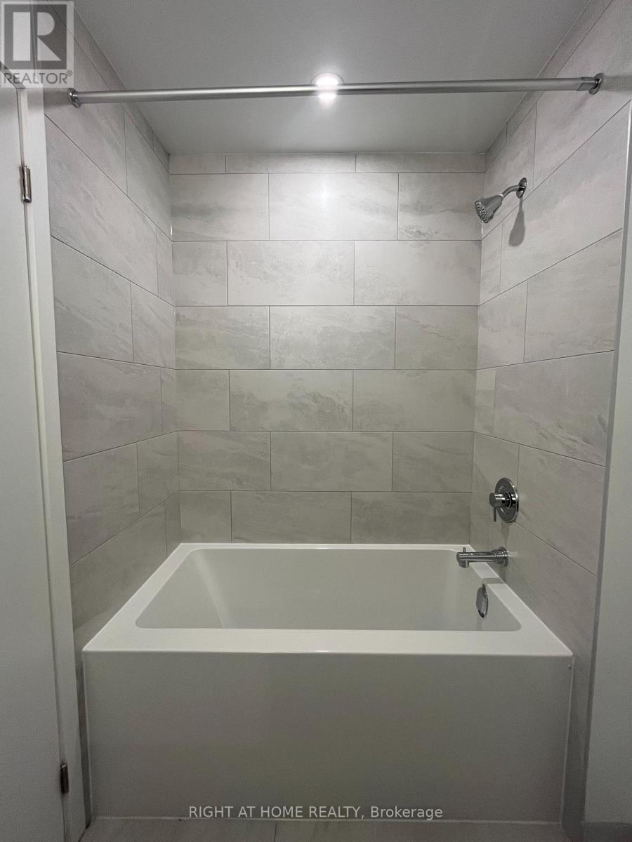 3901 - 395 Square One Drive, Mississauga, Ontario  L5B 0P6 - Photo 21 - W12985994