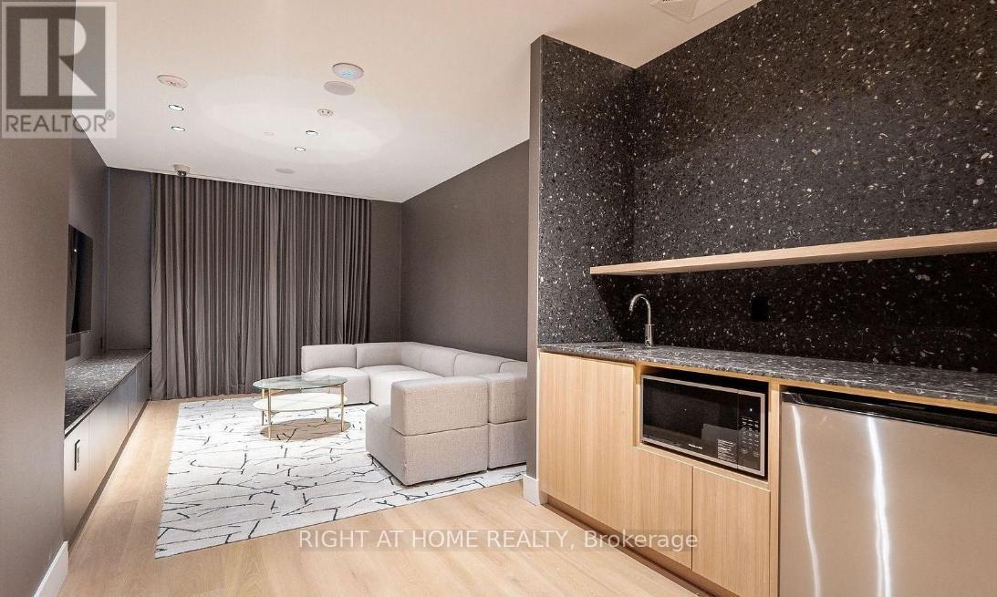 3901 - 395 Square One Drive, Mississauga, Ontario  L5B 0P6 - Photo 27 - W12985994