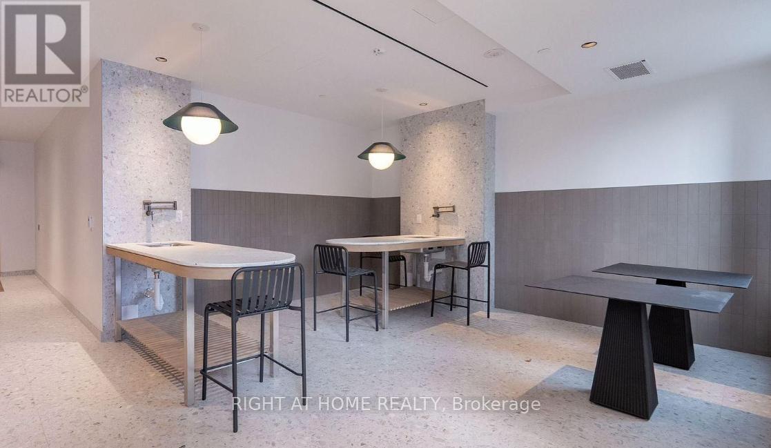 3901 - 395 Square One Drive, Mississauga, Ontario  L5B 0P6 - Photo 31 - W12985994