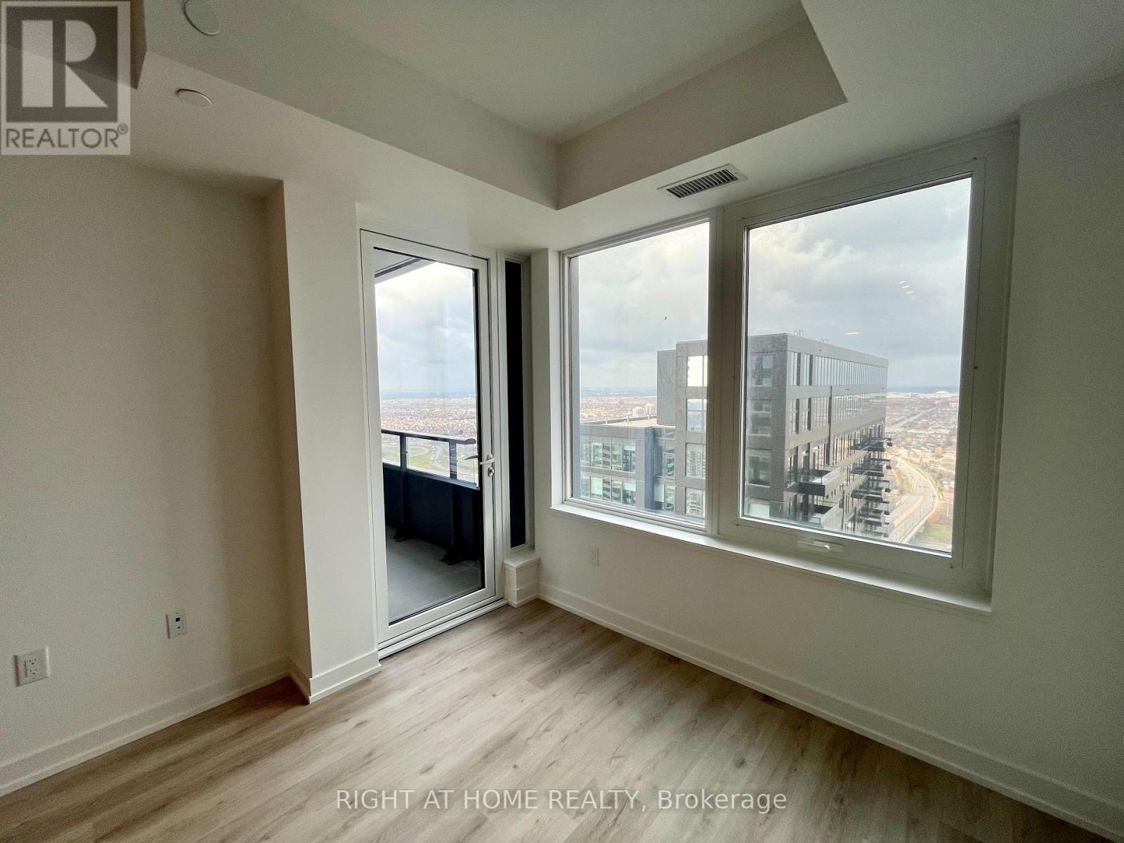 3901 - 395 Square One Drive, Mississauga, Ontario  L5B 0P6 - Photo 8 - W12985994