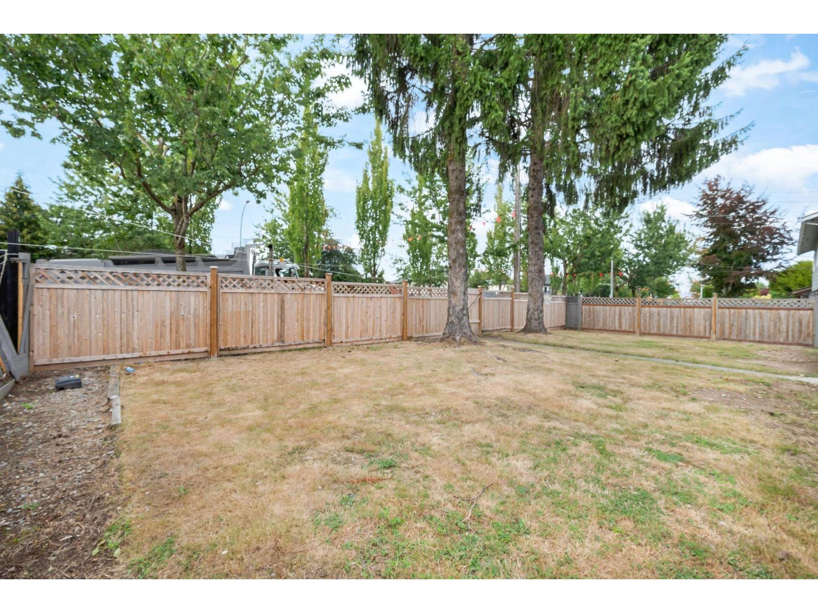 13090 72 Avenue, Surrey, British Columbia  V3W 2N2 - Photo 2 - R3044160